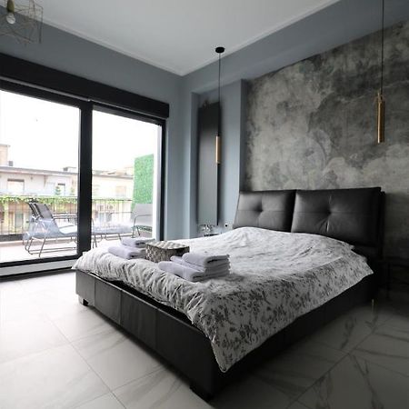 Deluxe Skyline Retreat Studio - Old Town บูคาเรสต์ ภายนอก รูปภาพ