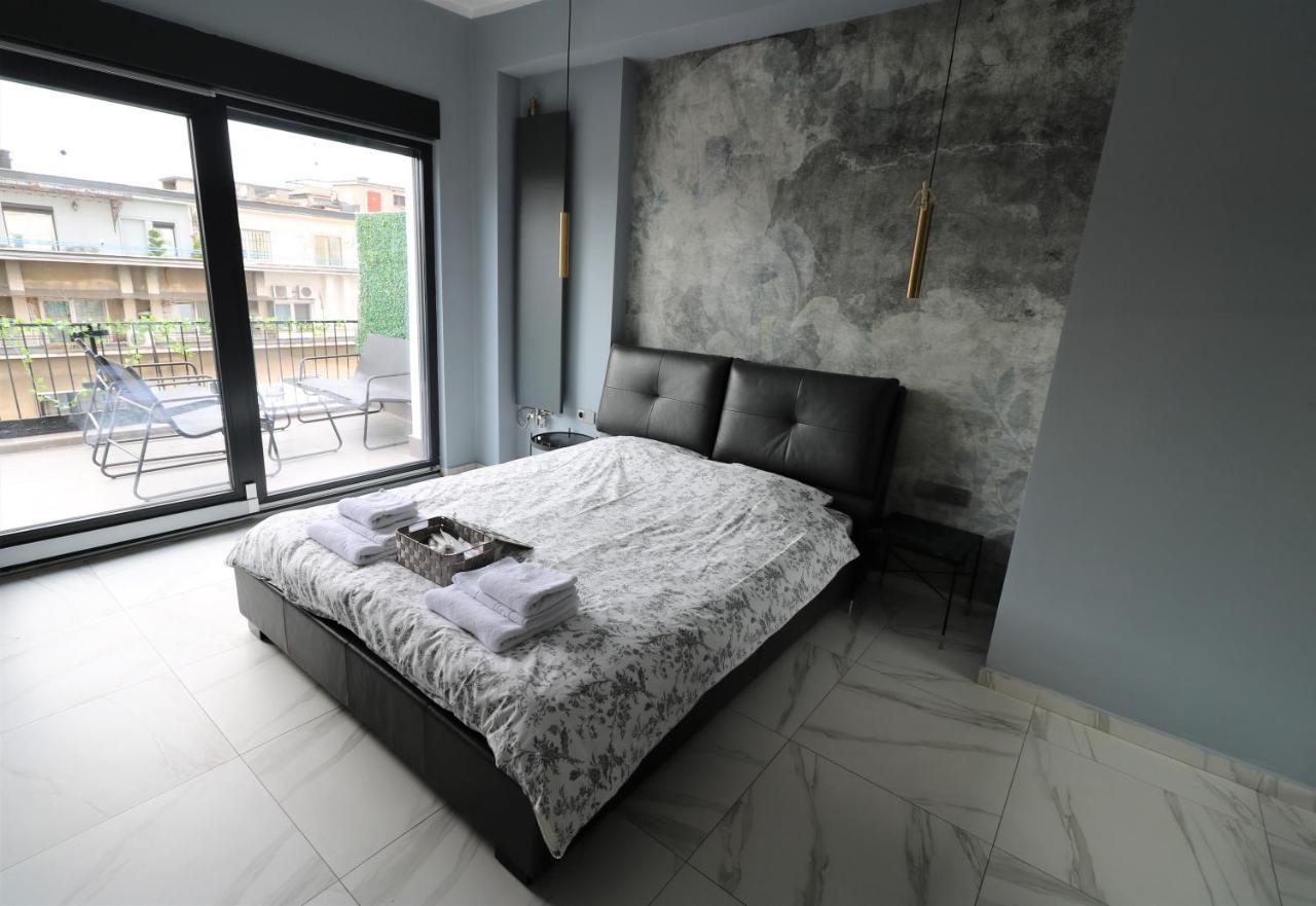 Deluxe Skyline Retreat Studio - Old Town บูคาเรสต์ ภายนอก รูปภาพ