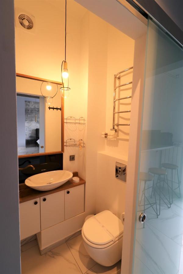 Deluxe Skyline Retreat Studio - Old Town บูคาเรสต์ ภายนอก รูปภาพ