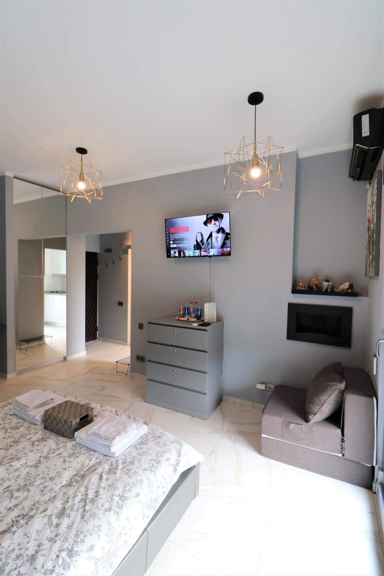 Deluxe Skyline Retreat Studio - Old Town บูคาเรสต์ ภายนอก รูปภาพ